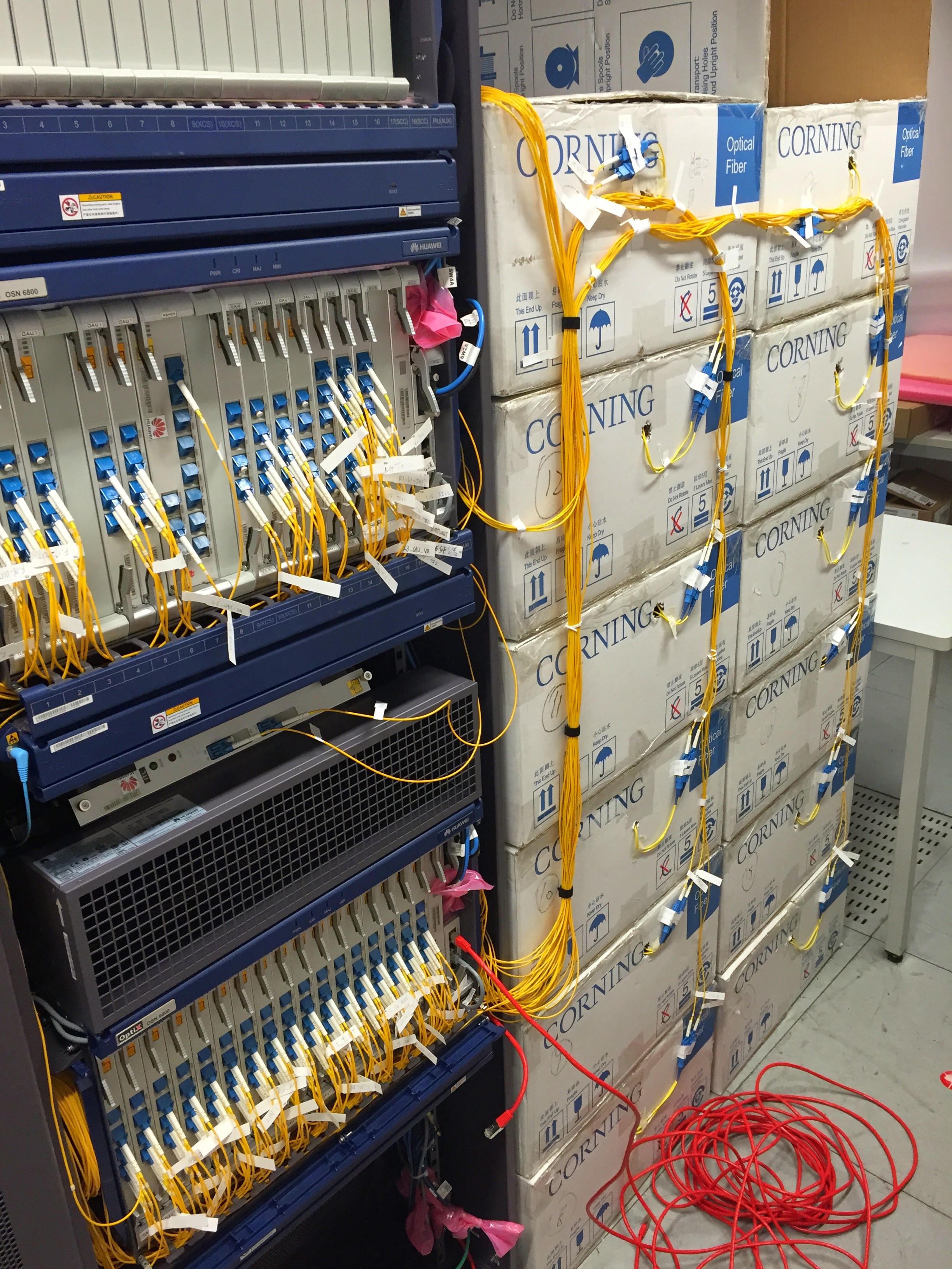 pictures-from-the-100g-dwdm-interop-lab-kristian-larsson-network